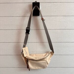 NWT ✨ Universal Thread Canvas Belt Bag
